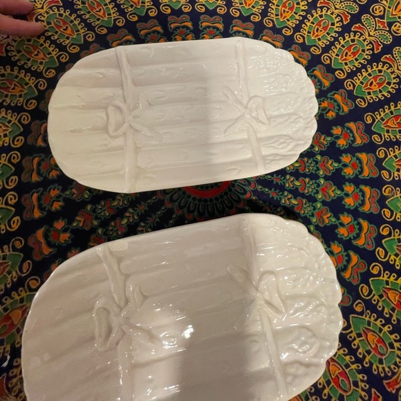 Vintage white Asparagus Plates set of 2. EUC!! - Picture 2 of 7